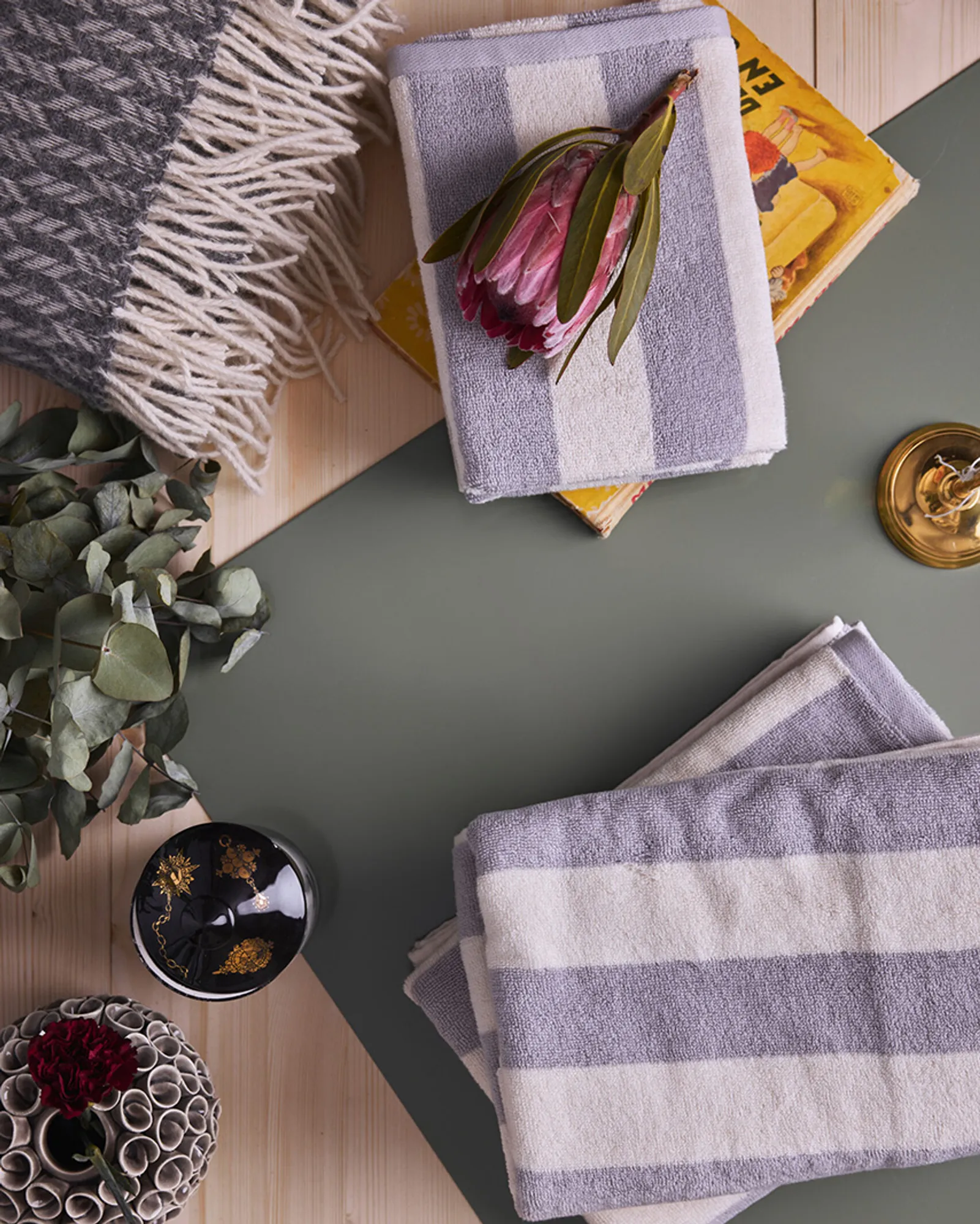 Härlig ullpläd från Ylleverket – Micromönster grå - Image 3