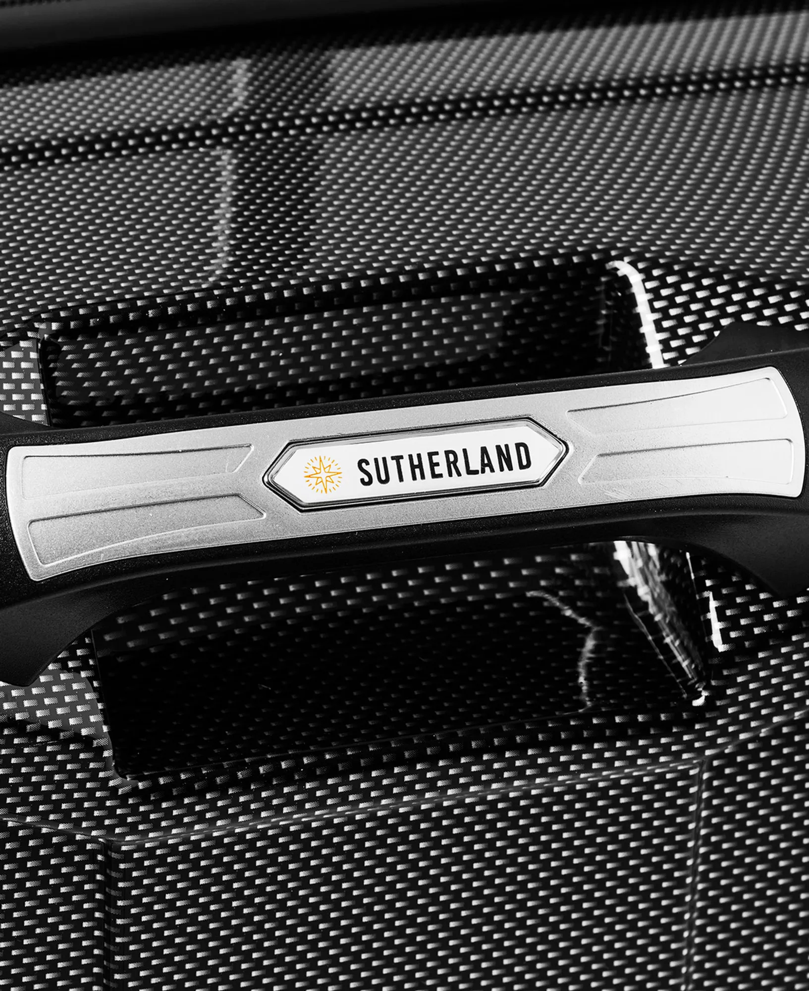 Modern mellanstor resväska från Sutherland & Sons - Black - Image 3